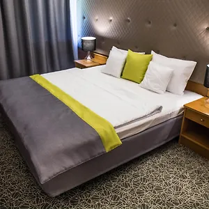 Dwor W Tomaszowicach 3*, Modlnica Poland